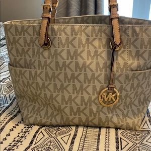Michael Kors jet set tote purse